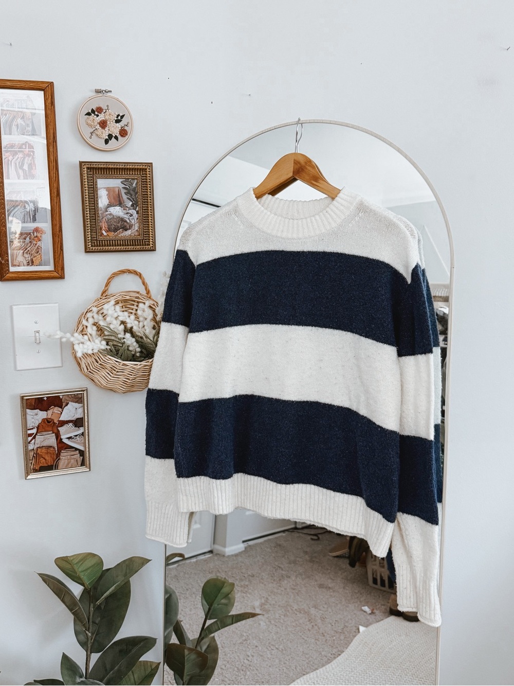American Eagle Navy and Cream Striped Crewneck Sweater - Picture 2 of 5